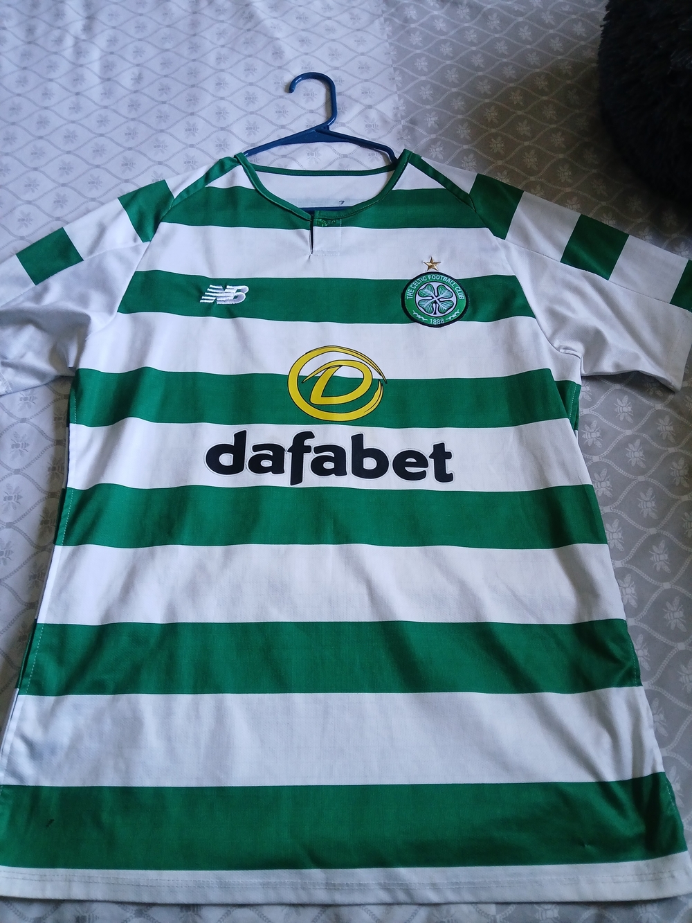 New Balance Green & White Hooped Soccer Shirt Jersey Dafabet Large Celtic FC